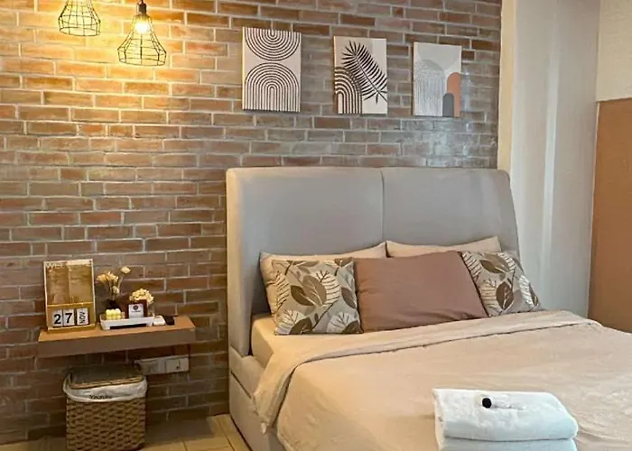 Chic Unit With Balcony - Free Wifi & Netflix Across Naia Terminal 3 Airport 公寓