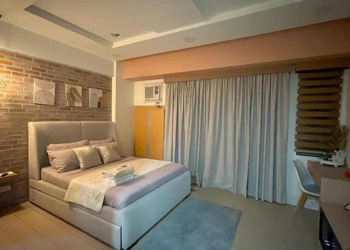 Chic Unit With Balcony - Free Wifi & Netflix Across Naia Terminal 3 Airport 公寓 马尼拉