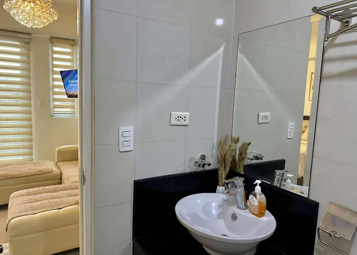 Chic Unit With Balcony - Free Wifi & Netflix Across Naia Terminal 3 Airport