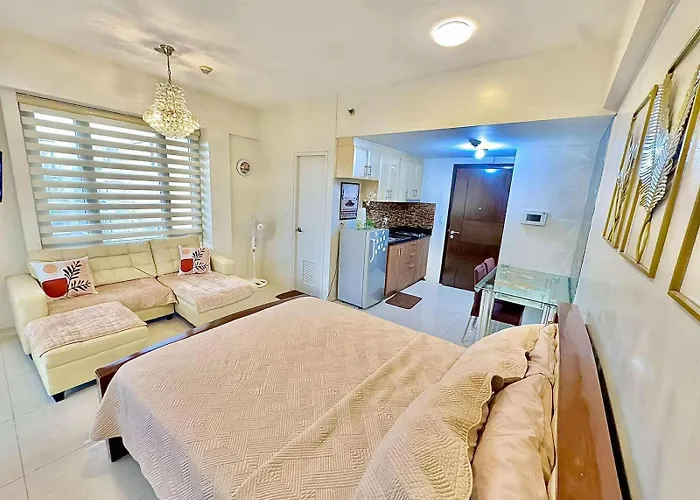 Chic Unit With Balcony - Free Wifi & Netflix Across Naia Terminal 3 Airport 公寓 马尼拉