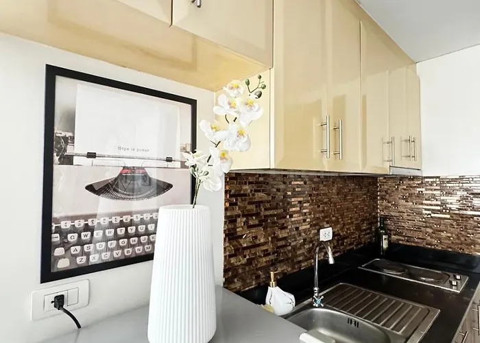 公寓 Chic Unit With Balcony - Free Wifi & Netflix Across Naia Terminal 3 Airport *