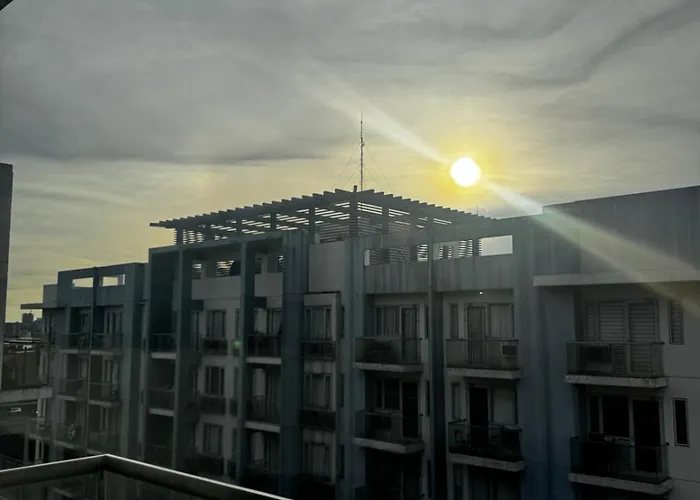 Chic Unit With Balcony - Free Wifi & Netflix Across Naia Terminal 3 Airport * 马尼拉