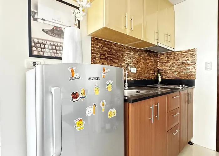 Chic Unit With Balcony - Free Wifi & Netflix Across Naia Terminal 3 Airport 公寓