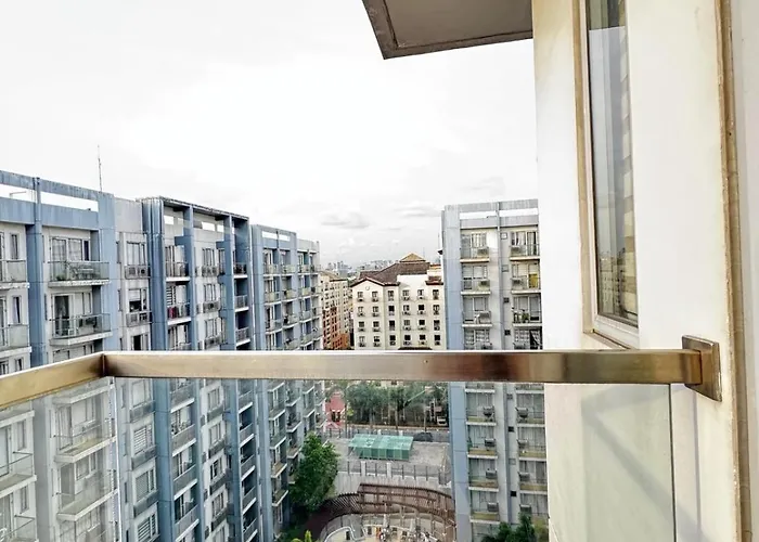 Chic Unit With Balcony - Free Wifi & Netflix Across Naia Terminal 3 Airport