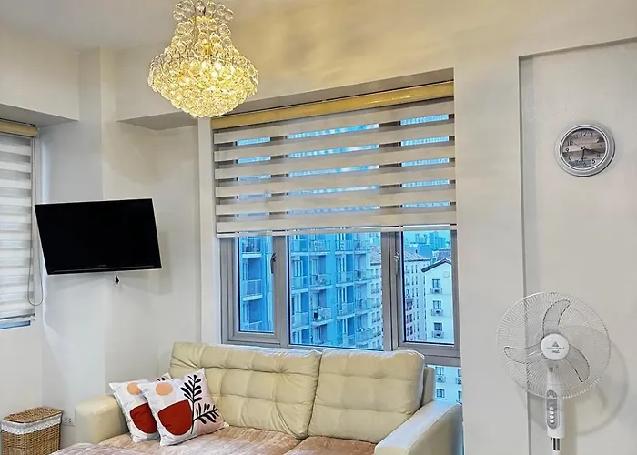 Chic Unit With Balcony - Free Wifi & Netflix Across Naia Terminal 3 Airport 公寓 *