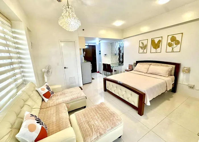 Chic Unit With Balcony - Free Wifi & Netflix Across Naia Terminal 3 Airport *