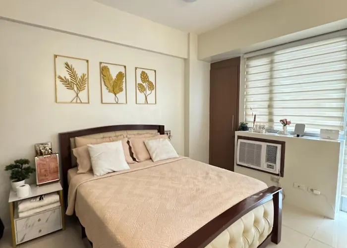 Chic Unit With Balcony - Free Wifi & Netflix Across Naia Terminal 3 Airport 公寓