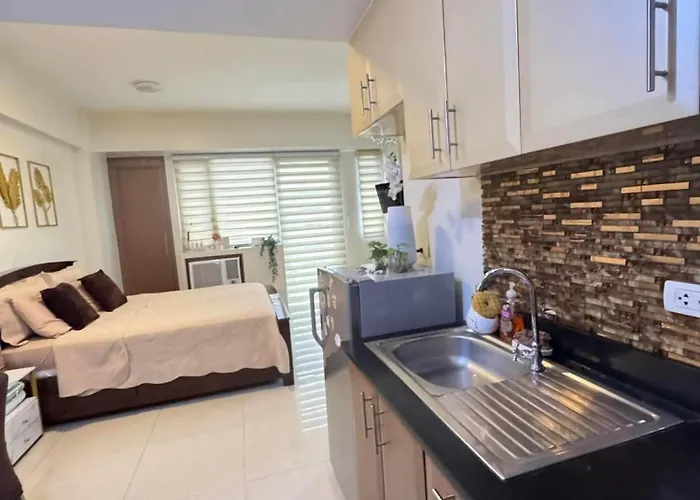 Chic Unit With Balcony - Free Wifi & Netflix Across Naia Terminal 3 Airport *